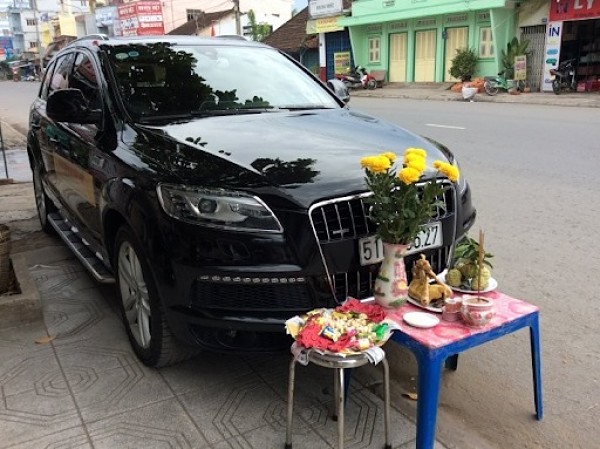 mâm cúng xe mới