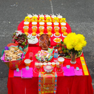 Alternative view of Mâm Cúng Cô Hồn (Vịt Quay) CH1K9VQ