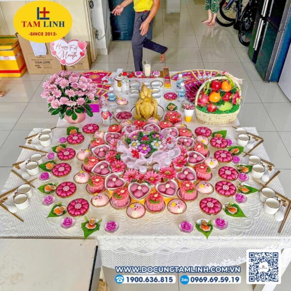 mam le vat cung day thang be gai tone hong